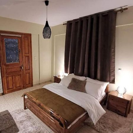 Keramidaki Mini Suites 4 Калаврита Екстериор снимка