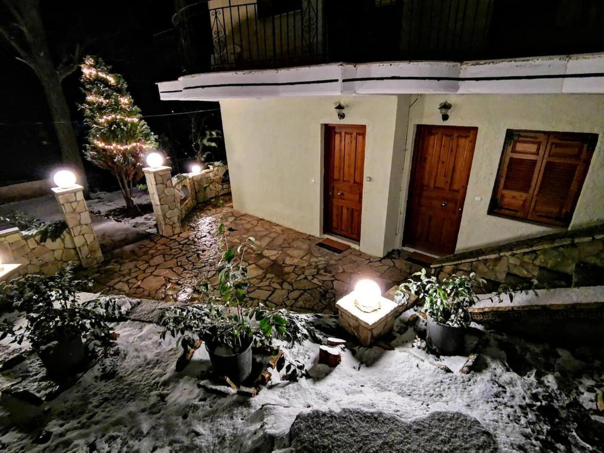 Keramidaki Mini Suites 4 Калаврита Екстериор снимка